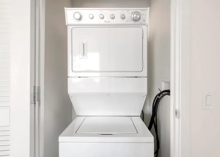 Apartment River North 1br W Gym Pool Roof Nr Riverwalk Chi-819 *